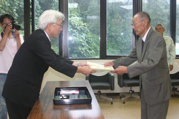 道路功労者表彰の伝達式が行われました 大成区宮野町内会 広報見聞録2014年度バックナンバー せたな町公式サイト 北海道久遠郡せたな町