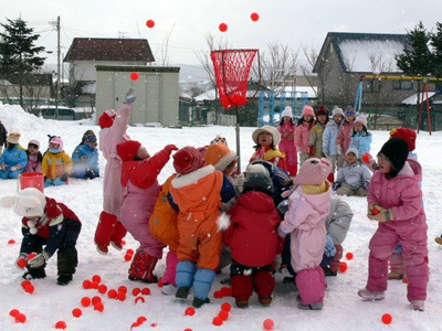 北檜山幼稚園みんなで仲良く 雪上運動会 広報見聞録06年度バックナンバー せたな町公式サイト 北海道久遠郡せたな町