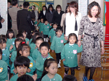 北檜山幼稚園入園式 新品の制服 制帽で 広報見聞録 せたな町公式サイト 北海道久遠郡せたな町 北檜山幼稚園入園式 新品の制服 制帽で 広報見聞録 せたな町公式サイト 北海道久遠郡せたな町