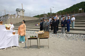 海の安全を祈って 平浜海水浴場海開 安全祈願祭が行われました 大成区 広報見聞録08年度バックナンバー せたな町公式サイト 北海道久遠郡せたな町 海の安全を祈って 平浜海水浴場海開 安全祈願祭が行われました 大成区 広報見聞録08年度バックナンバー せたな町公式サイト 北海道久遠郡せたな町